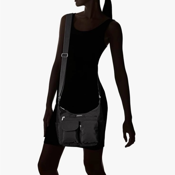 Black Baggallini Crossbody Bag, Great Travel Bag, Excellent Condition - Picture 13 of 13